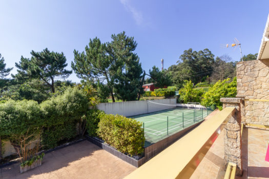 Se vende chalet en Mera, individual y con pisicina