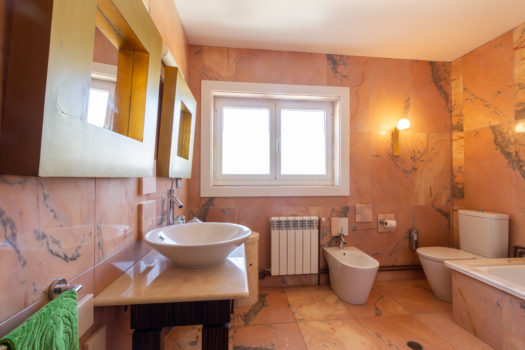 Se vende chalet en Mera, individual y con pisicina