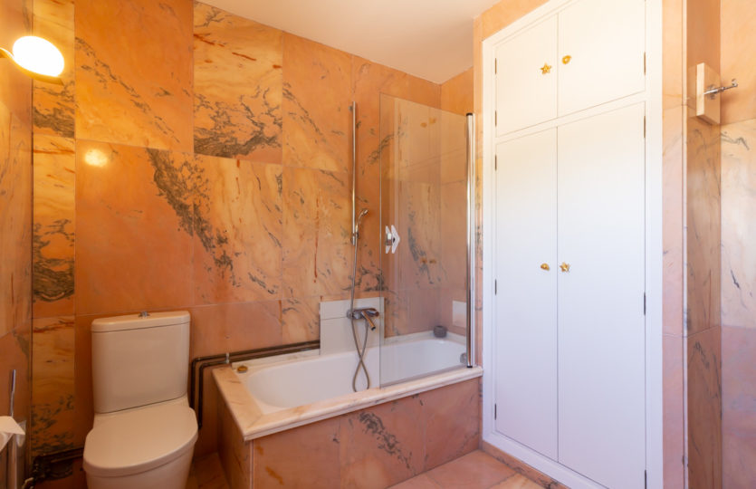 En Mera, se vende chalet individual