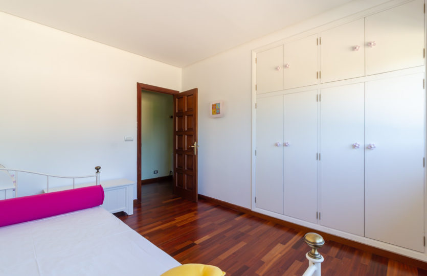 En Mera, se vende chalet individual