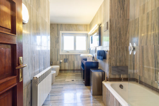 Se vende chalet en Mera, individual y con pisicina