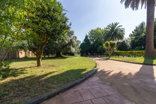 Se vende chalet en Mera, individual y con pisicina