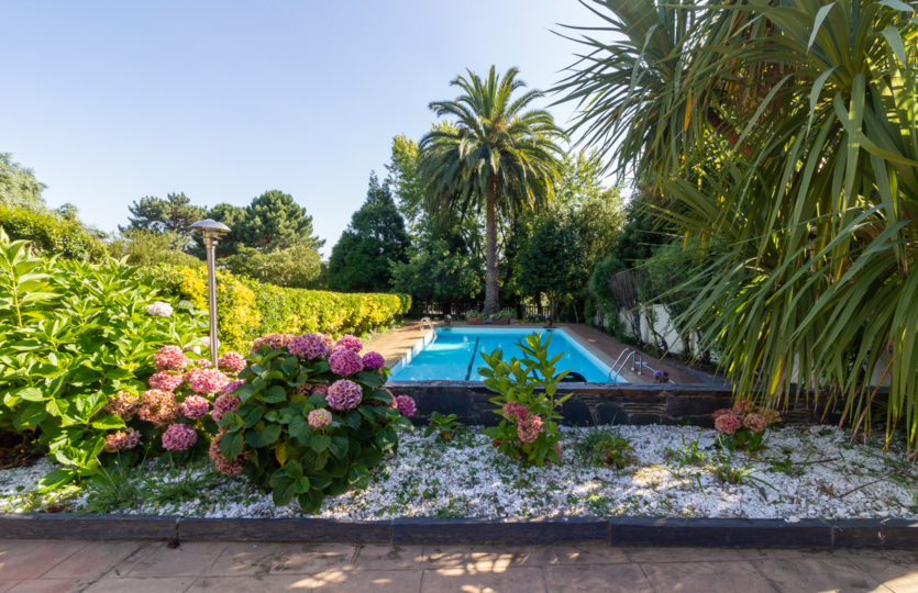 En Mera, se vende chalet individual