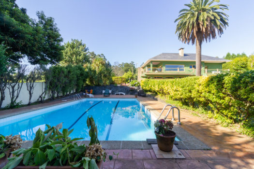 En Mera, se vende chalet individual