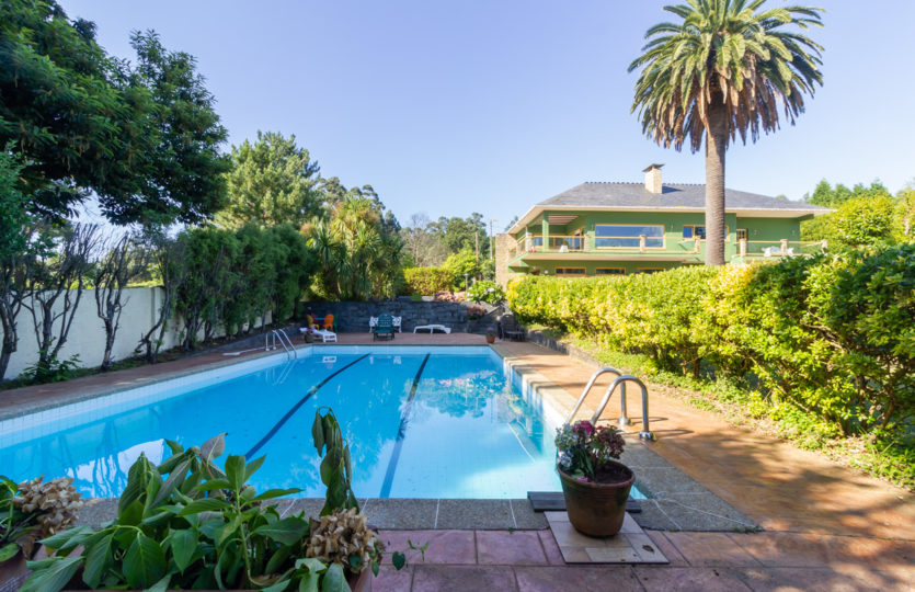 En Mera, se vende chalet individual