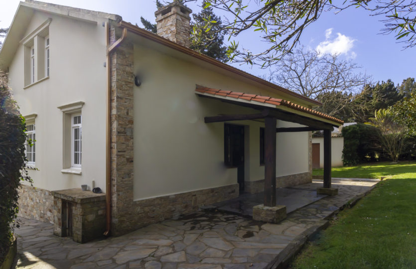 En Mera, se vende chalet restaurado