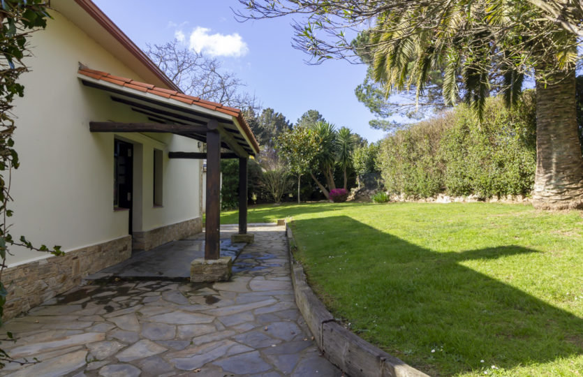 En Mera, se vende chalet restaurado