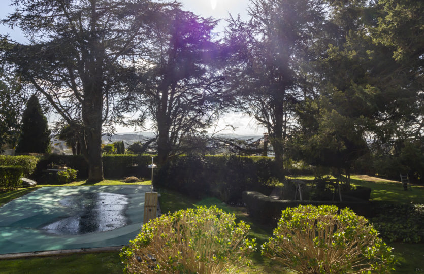 En Mera, se vende chalet restaurado