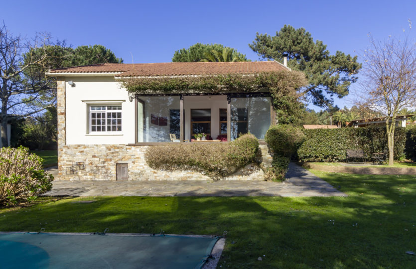 En Mera, se vende chalet restaurado