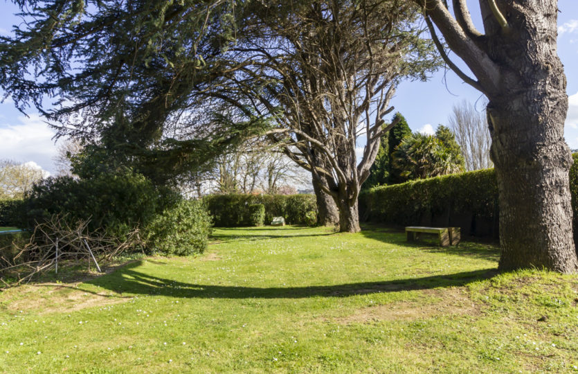 En Mera, se vende chalet restaurado