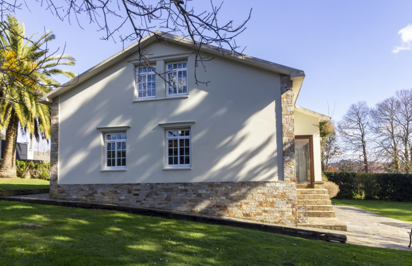 En Mera, se vende chalet restaurado