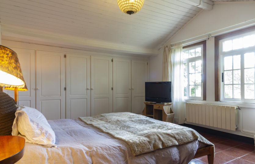 En Mera, se vende chalet restaurado