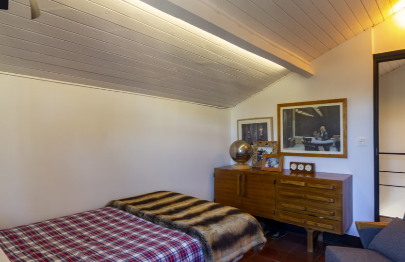 En Mera, se vende chalet restaurado