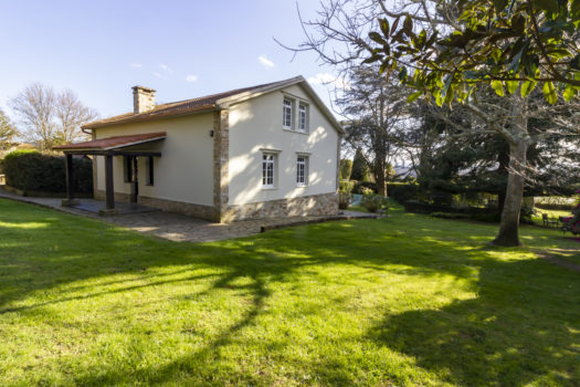 Se vende en Mera, chalet restaurado con encanto