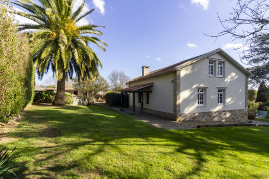 Se vende en Mera, chalet restaurado con encanto