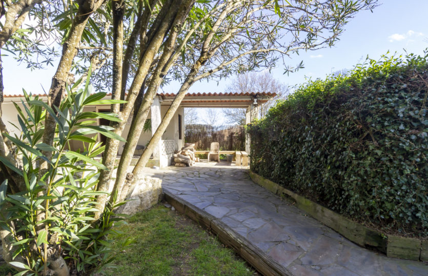 En Mera, se vende chalet restaurado