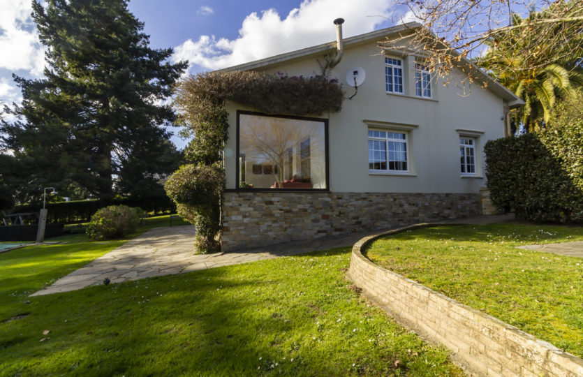 En Mera, se vende chalet restaurado