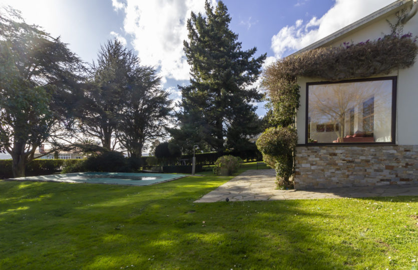 En Mera, se vende chalet restaurado