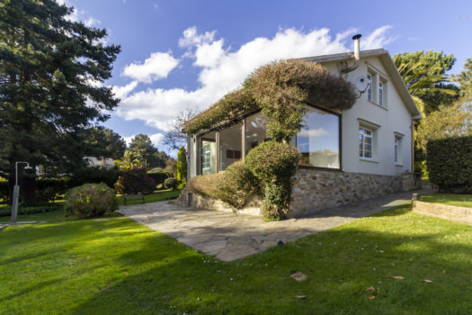 En Mera, se vende chalet restaurado