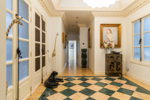 En Juana de Vega, se vende exclusivo piso