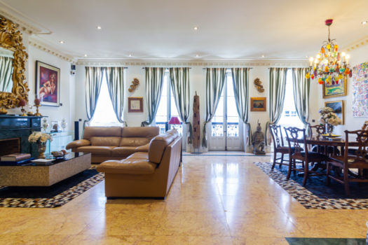 En Juana de Vega, se vende exclusivo piso