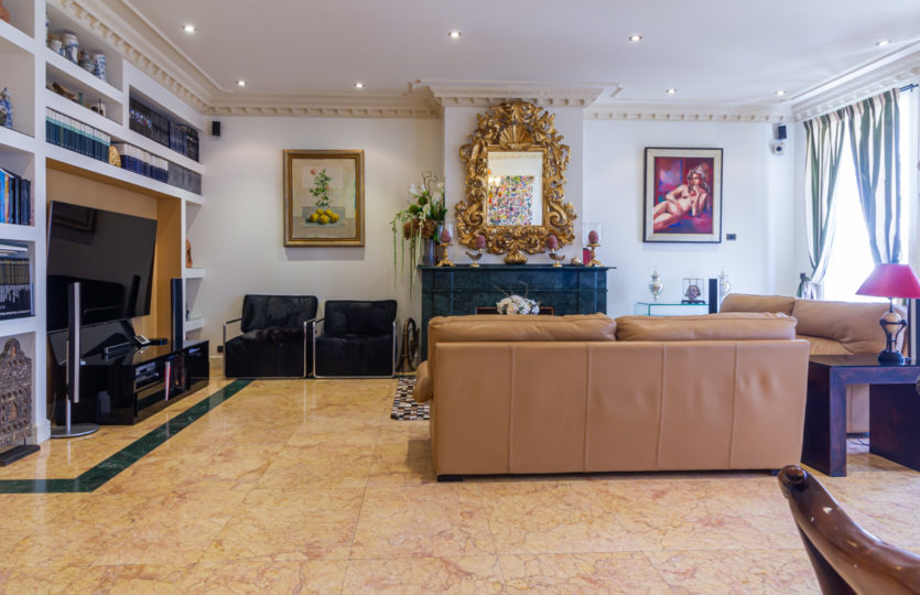 En Juana de Vega, se vende