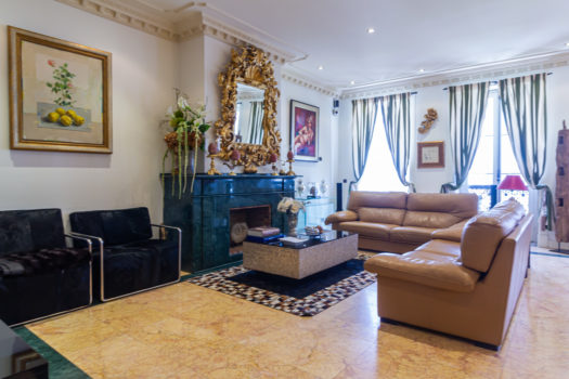 En Juana de Vega, se vende exclusivo piso