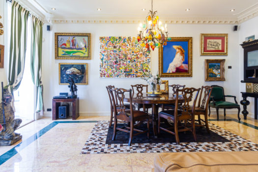 En Juana de Vega, se vende exclusivo piso