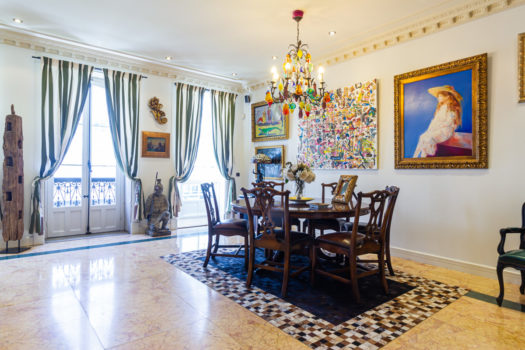 En Juana de Vega, se vende exclusivo piso