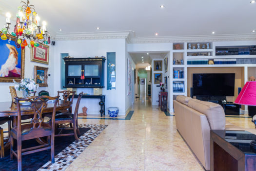 En Juana de Vega, se vende exclusivo piso