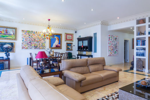 En Juana de Vega, se vende exclusivo piso