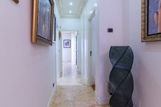 En Juana de Vega, se vende exclusivo piso
