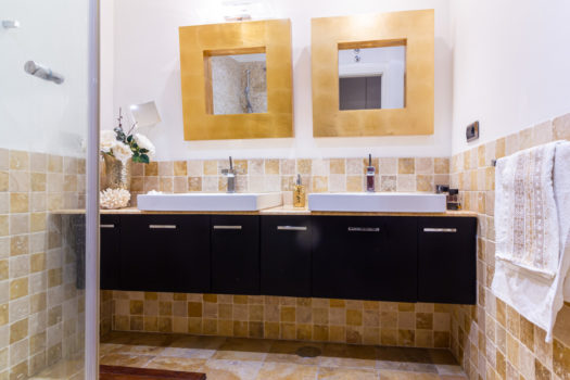 En Juana de Vega, se vende exclusivo piso