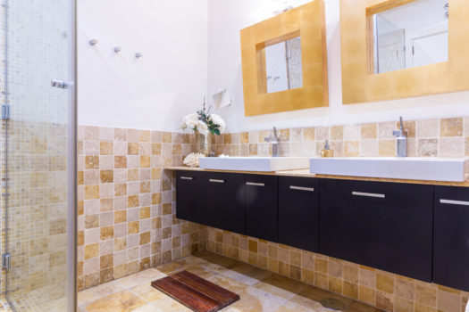 En Juana de Vega, se vende exclusivo piso