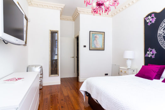 En Juana de Vega, se vende exclusivo piso