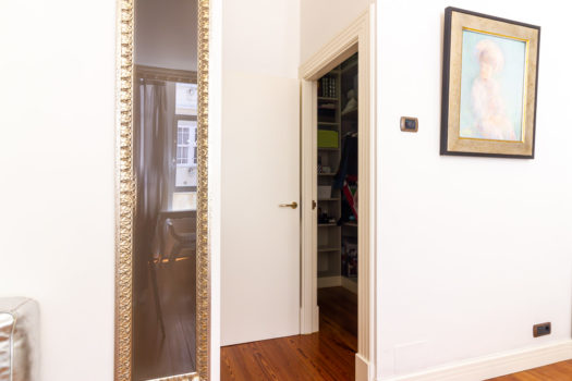 En Juana de Vega, se vende exclusivo piso