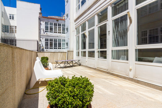 En Juana de Vega, se vende exclusivo piso