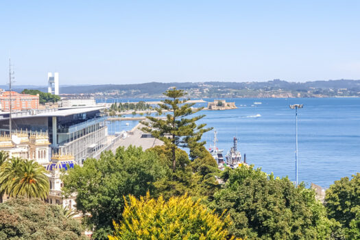 Se vende piso con vistas y garaje en el centro de Coruña