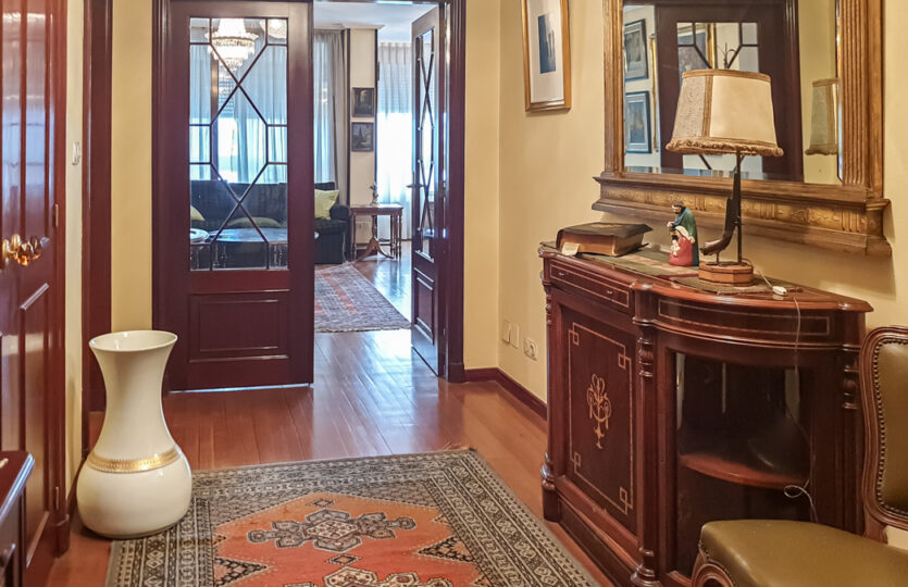 Hall piso centro coruña