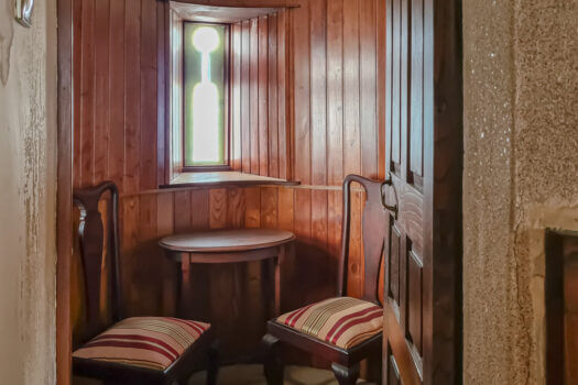 Se vende en Lorbé gran parcela con varias construcciones y vistas al mar