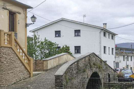 Se vende edificio en Lorenzana, en el camino norte de Santiago