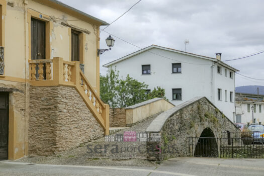 Se vende edificio en Lorenzana, en el camino norte de Santiago