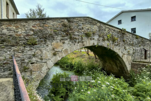 Se vende edificio en Lorenzana, en el camino norte de Santiago