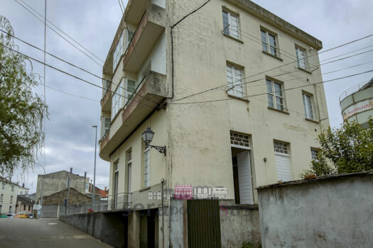 Se vende edificio en Lorenzana, en el camino norte de Santiago