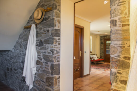 Se vende casa de piedra restaurada cerca de la costa