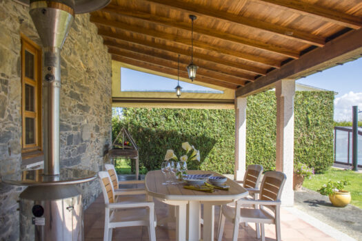 Se vende casa de piedra restaurada cerca de la costa