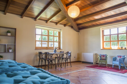 Se vende casa de piedra restaurada cerca de la costa