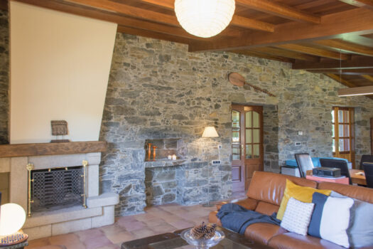 Se vende casa de piedra restaurada cerca de la costa
