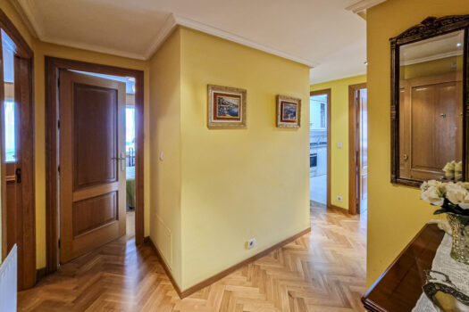 Se vende piso con vistas en A Corveira