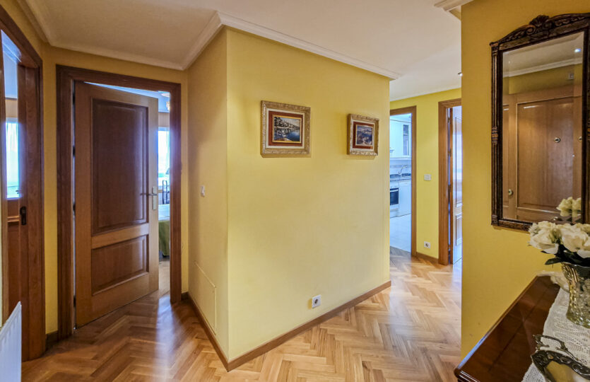 Se vende piso con vistas en A Corveira